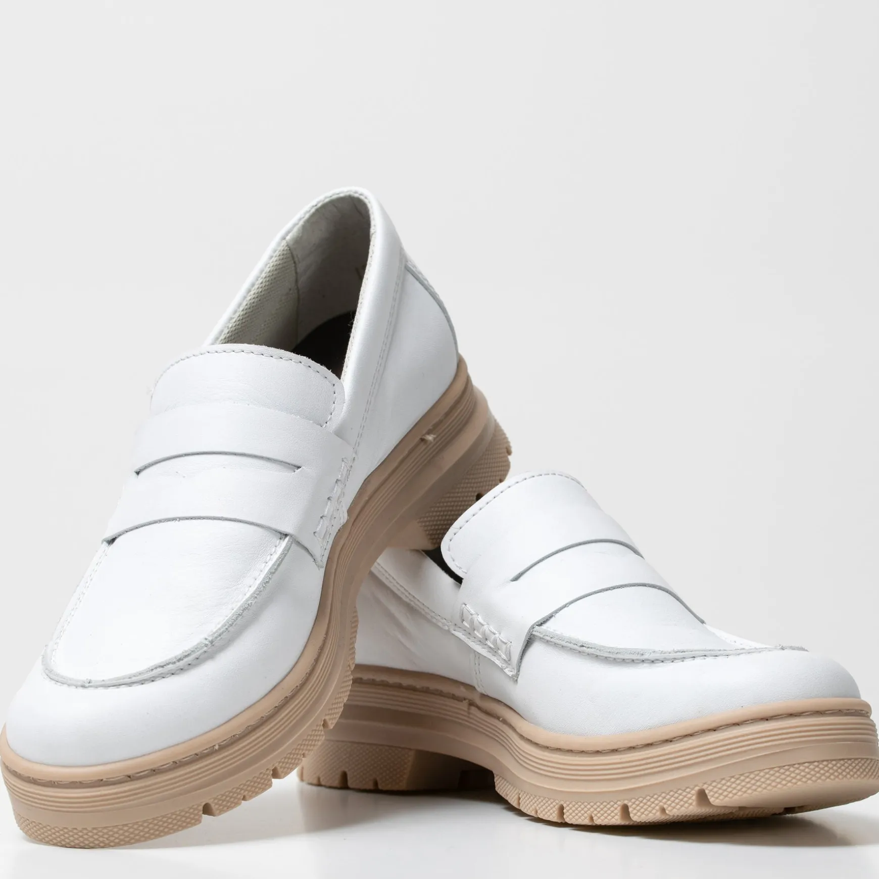NOKI Naisten loaferit